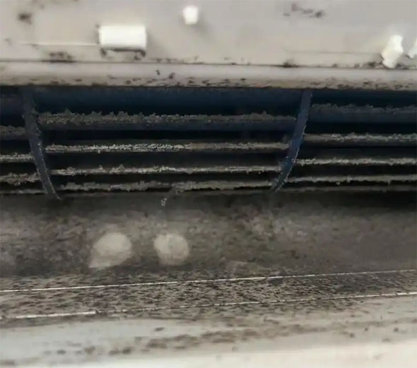 省直辖县空调吹的风有股烧焦味是怎么回事